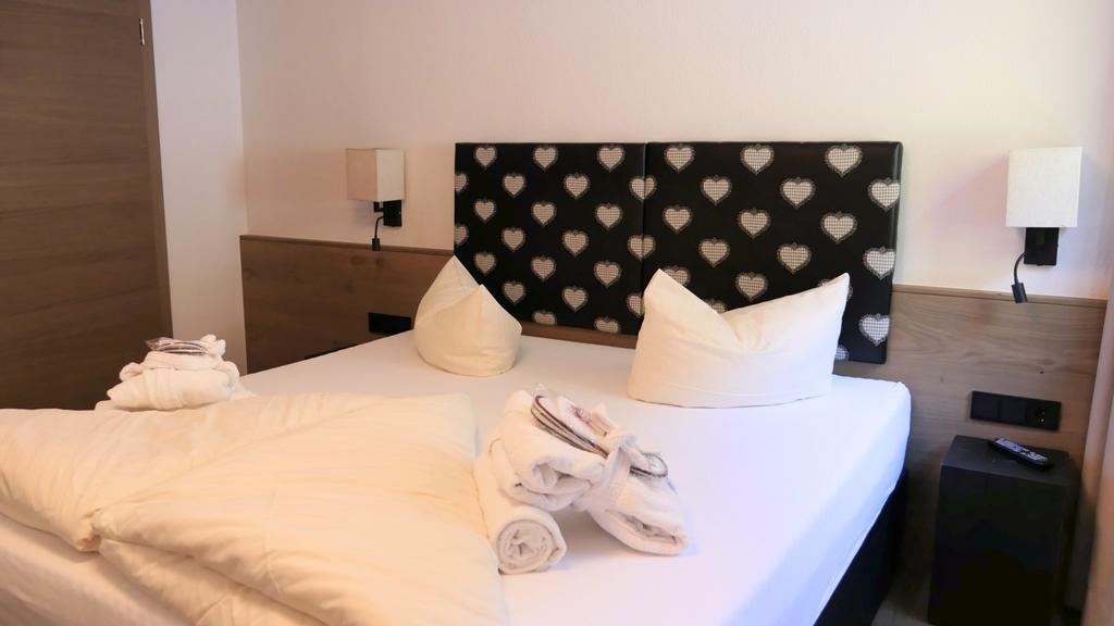 Alpin-Hotel Schrofenblick ไมย์อาโฮเฟิน ภายนอก รูปภาพ